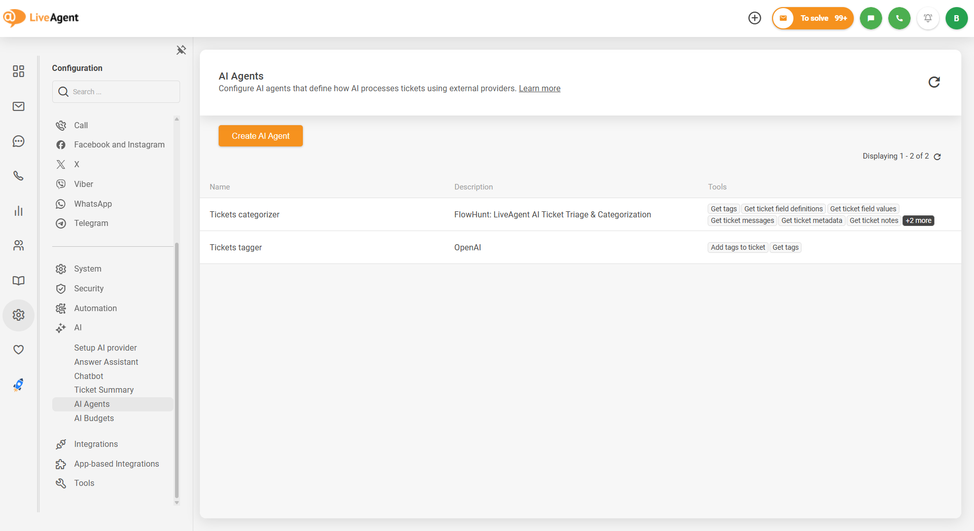 Schermata di configurazione degli AI agent di LiveAgent che elenca gli agenti categorizzatore di ticket e assegnatore di tag ai ticket
