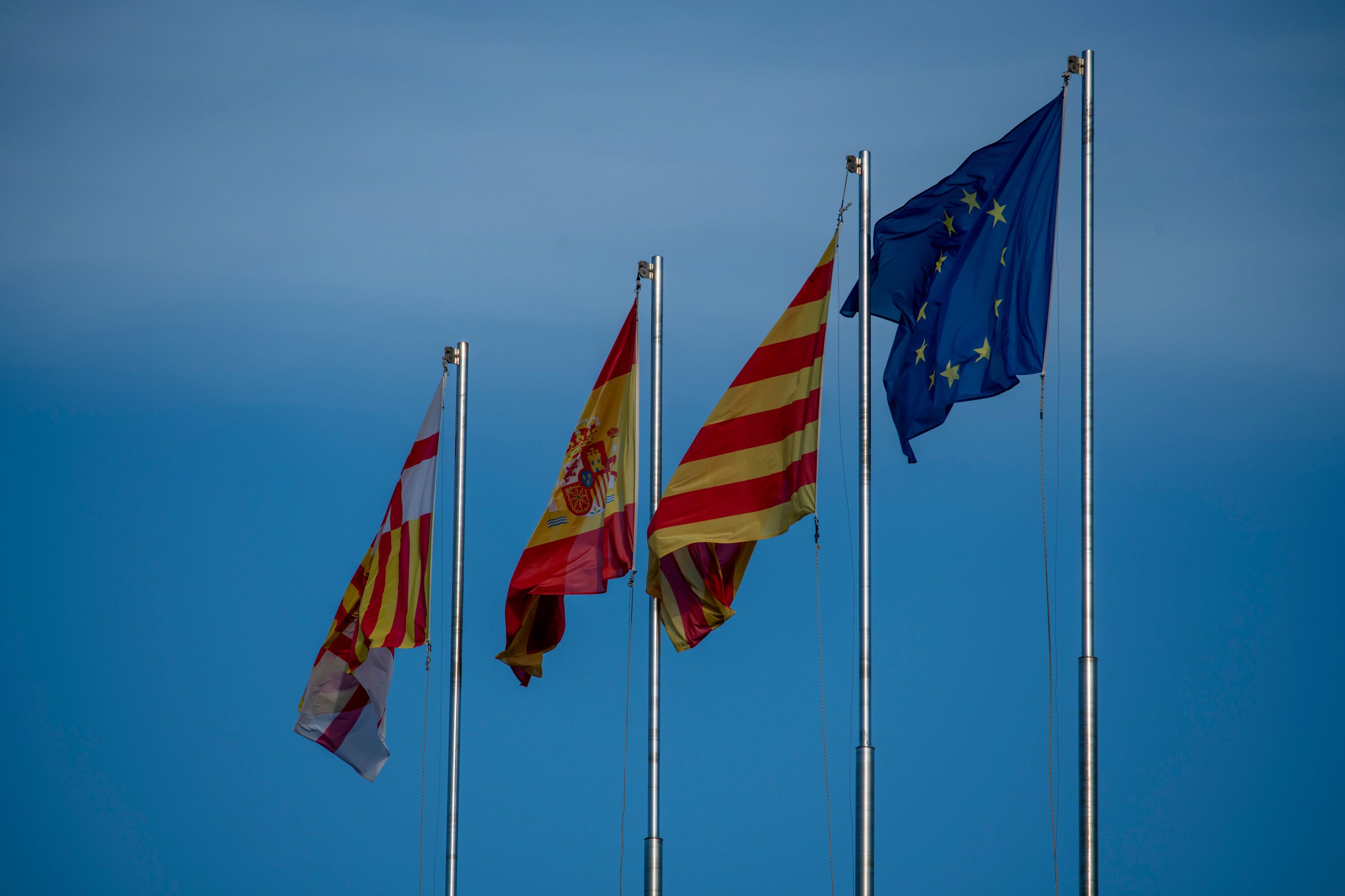 La Spagna vieta il supporto esclusivo tramite chatbot e impone una regola di risposta in 3 minuti